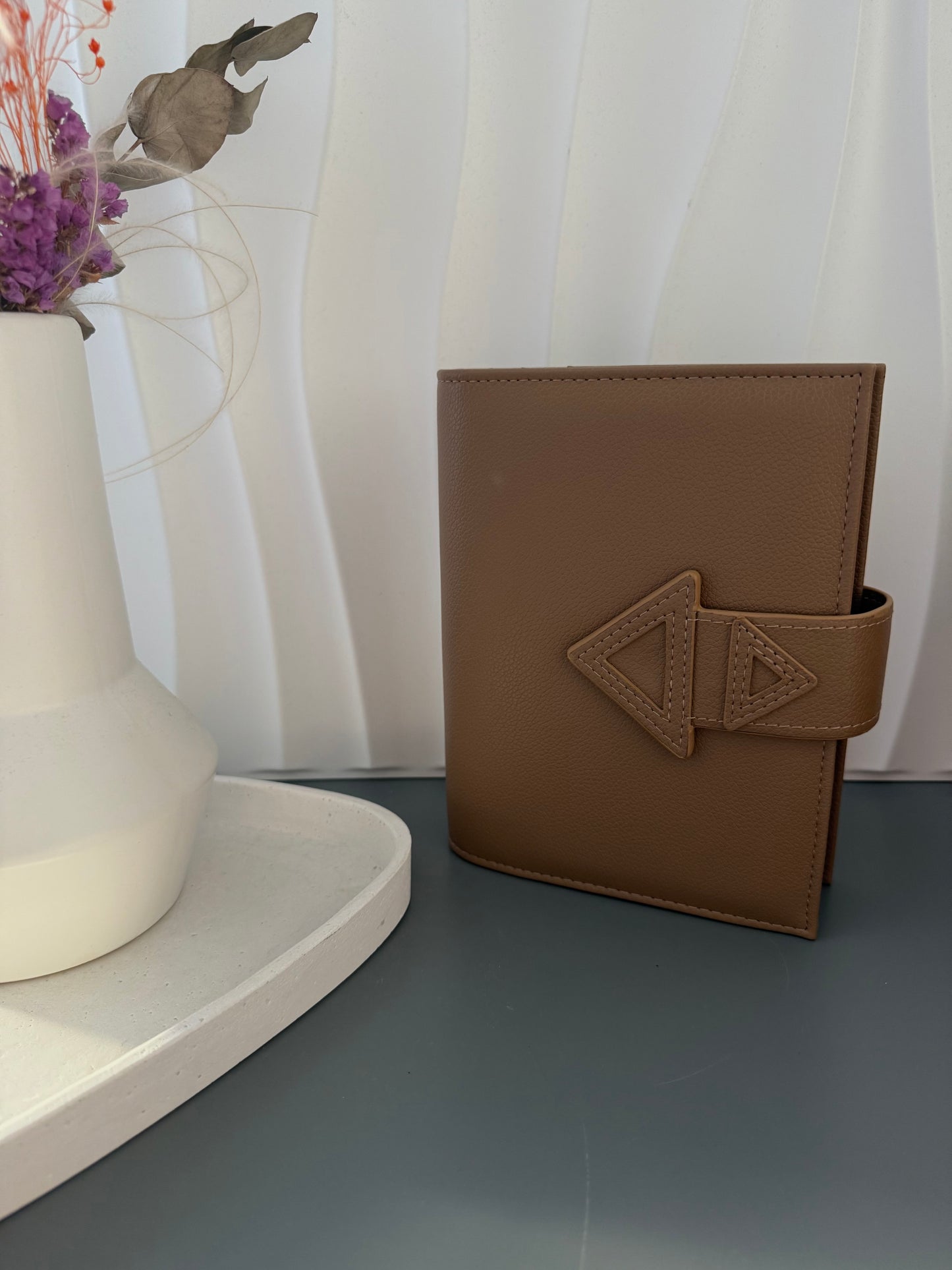 Essential Binder (Vorverkauf)