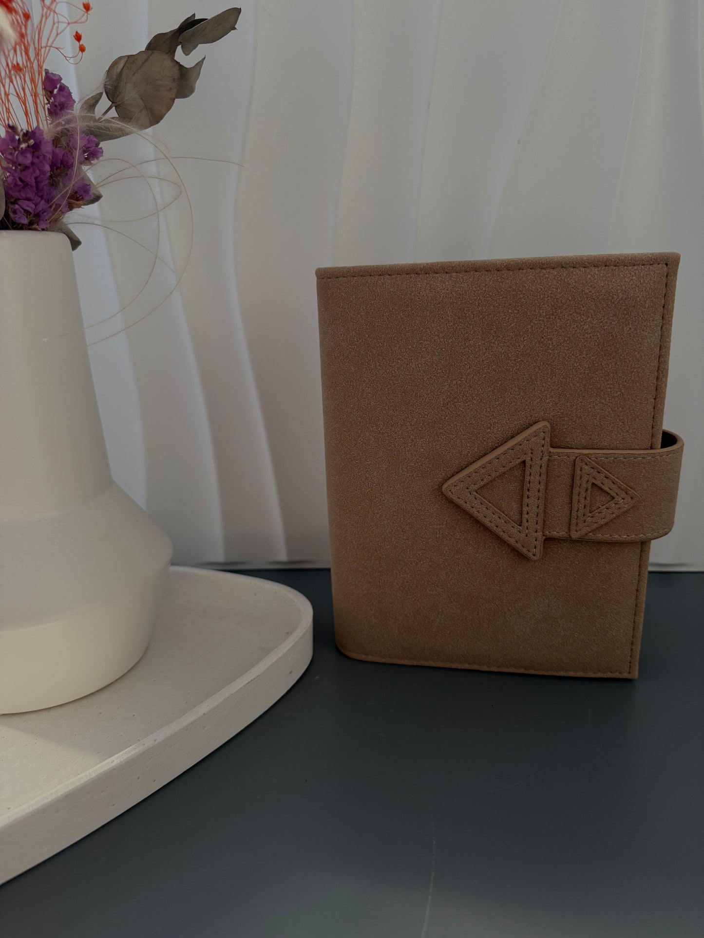 Essential Binder (Vorverkauf)