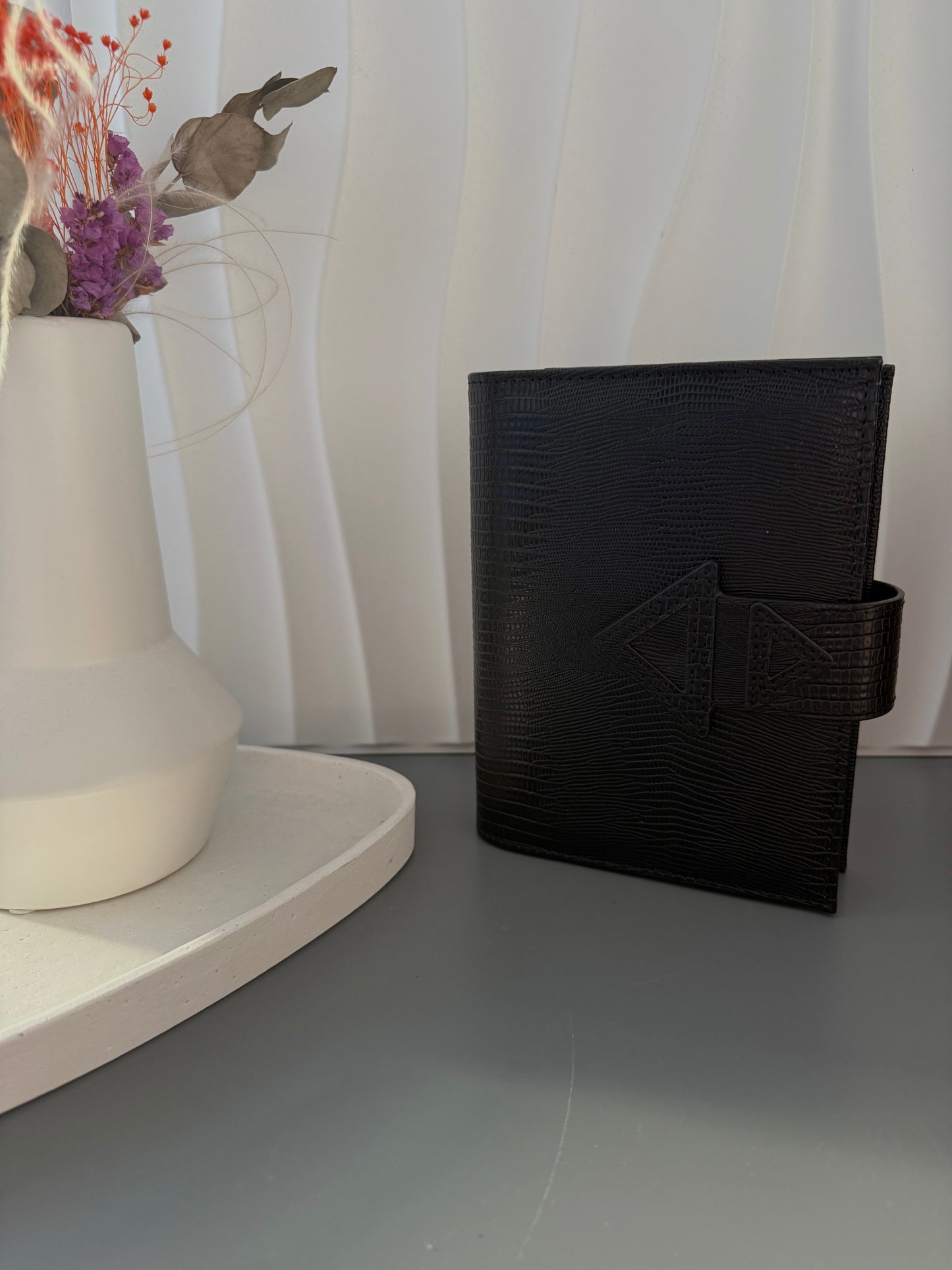 Essential Binder (Vorverkauf)