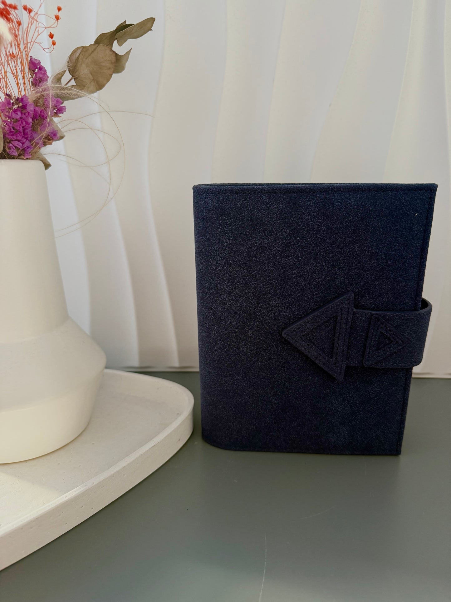 Essential Binder (Vorverkauf)