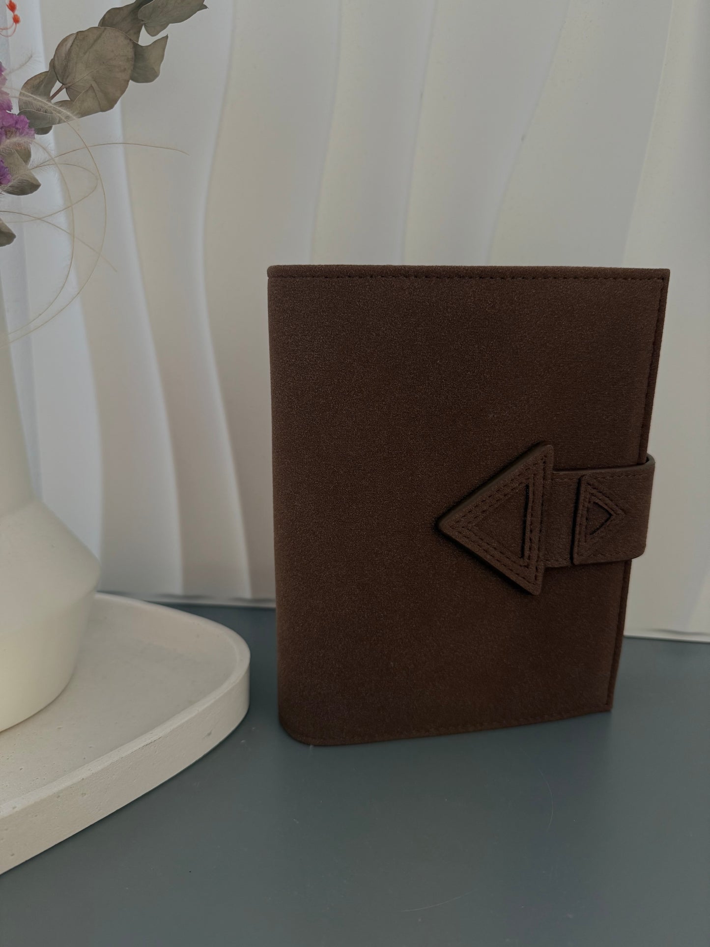 Essential Binder (Vorverkauf)