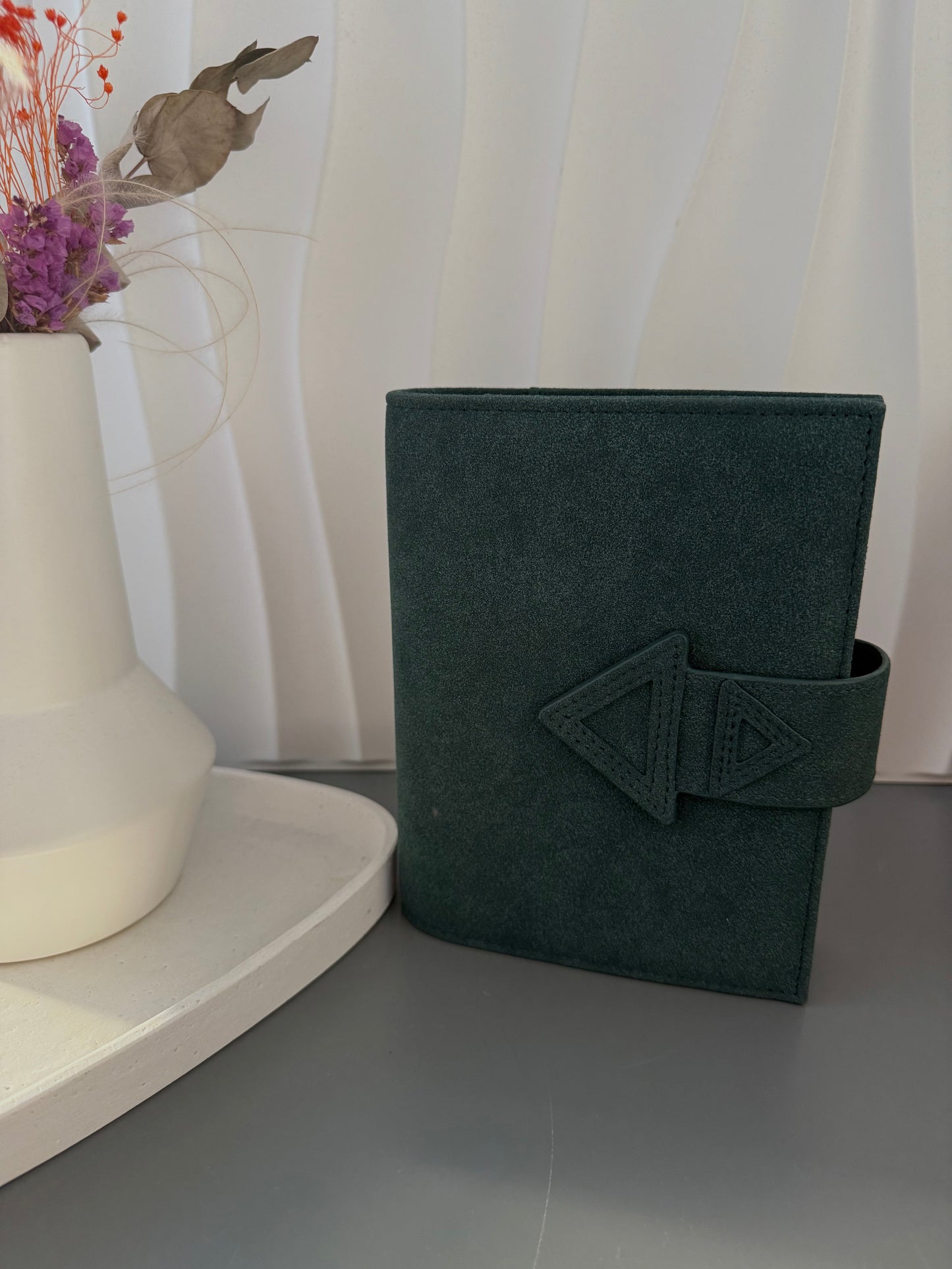 Essential Binder (Vorverkauf)