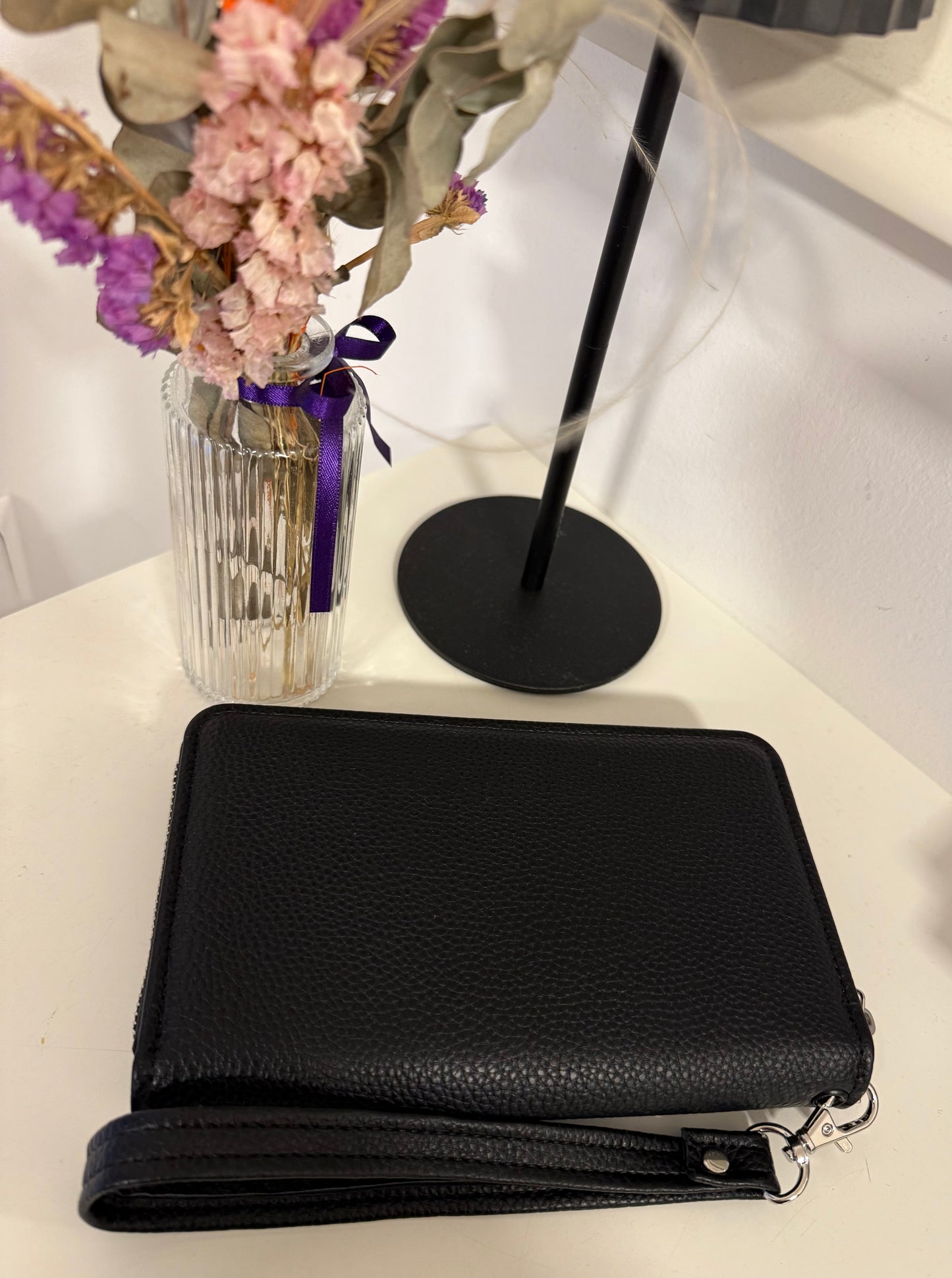 Black Wallet Vorverkauf