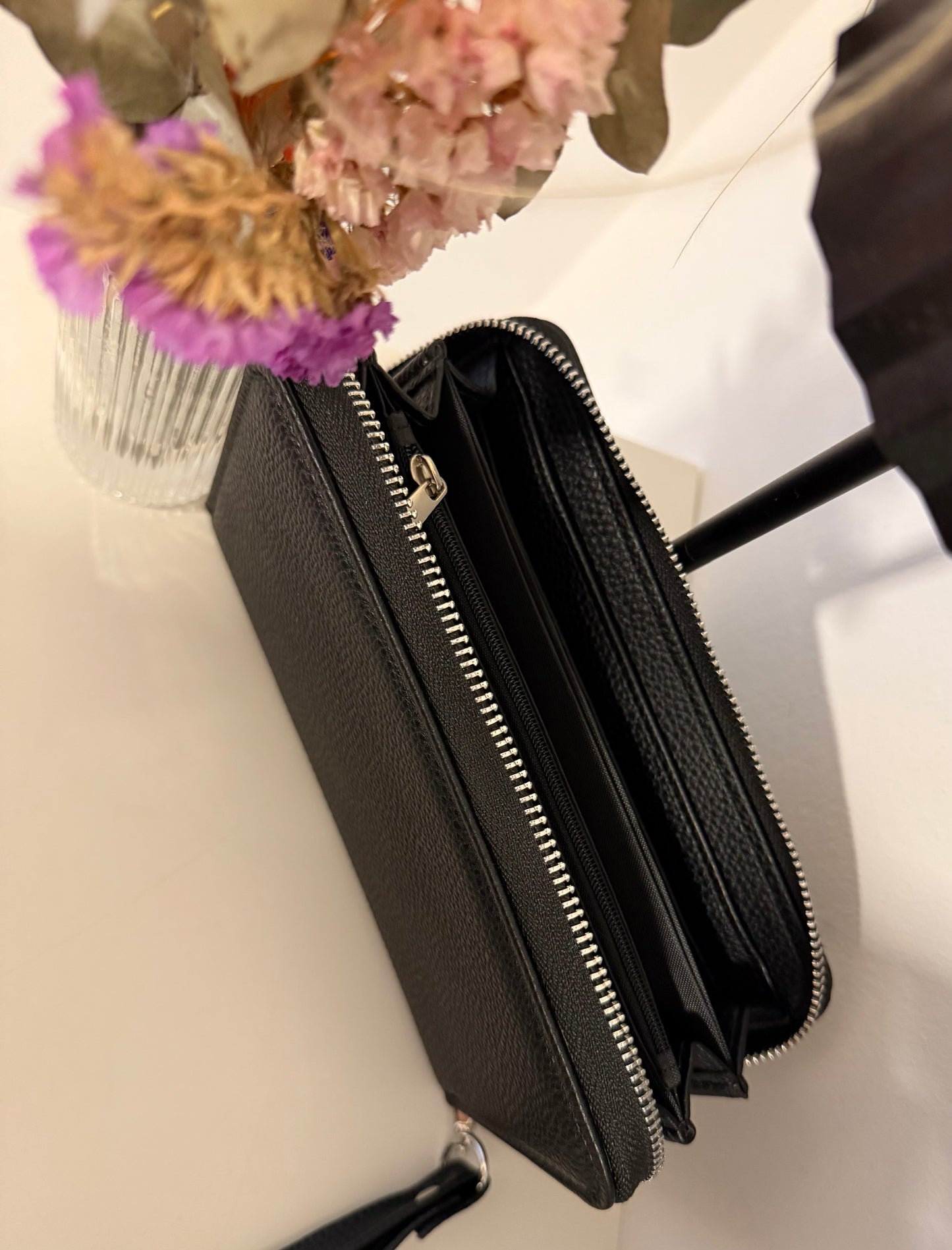 Black Wallet Vorverkauf