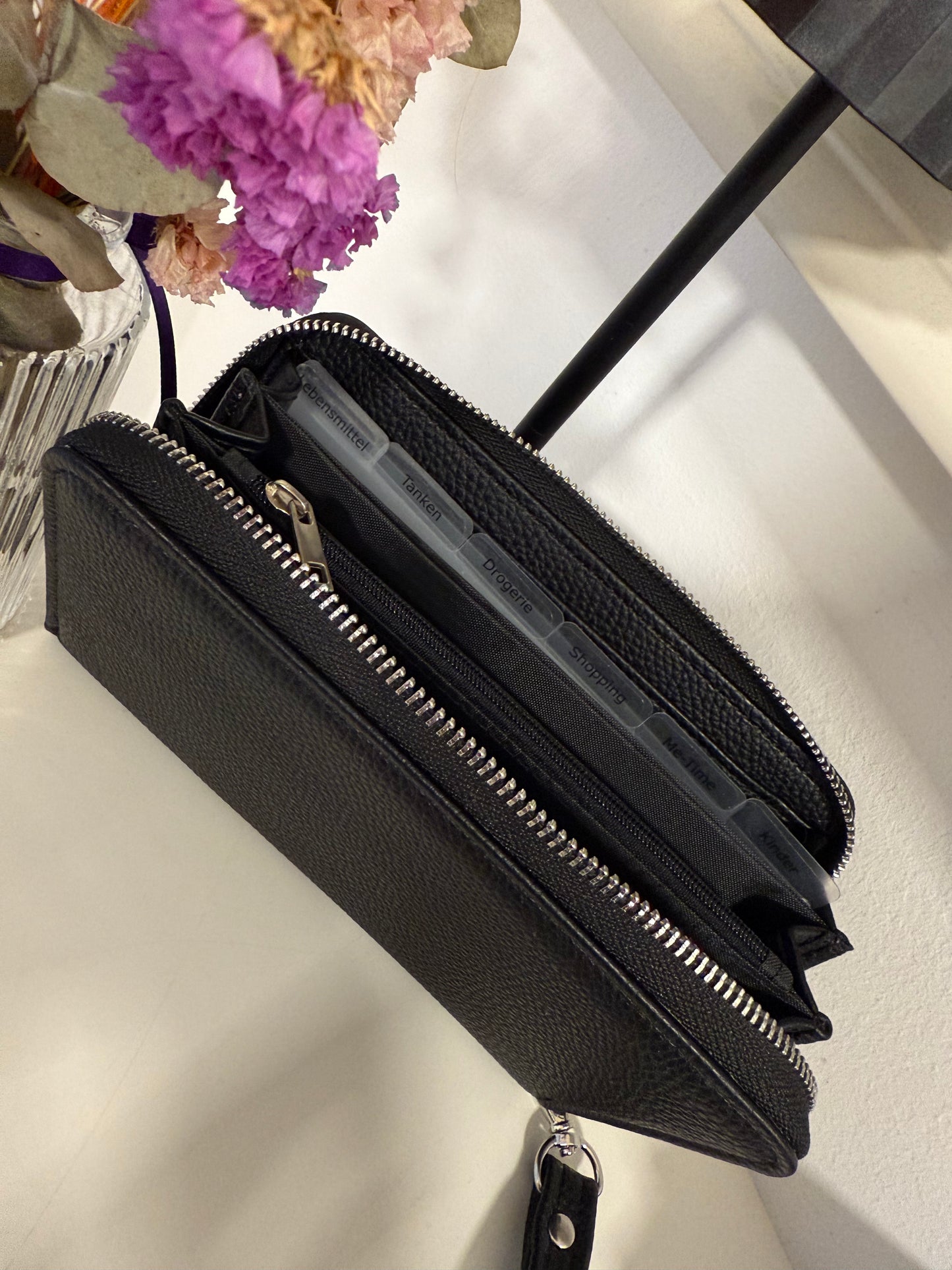 Black Wallet Vorverkauf