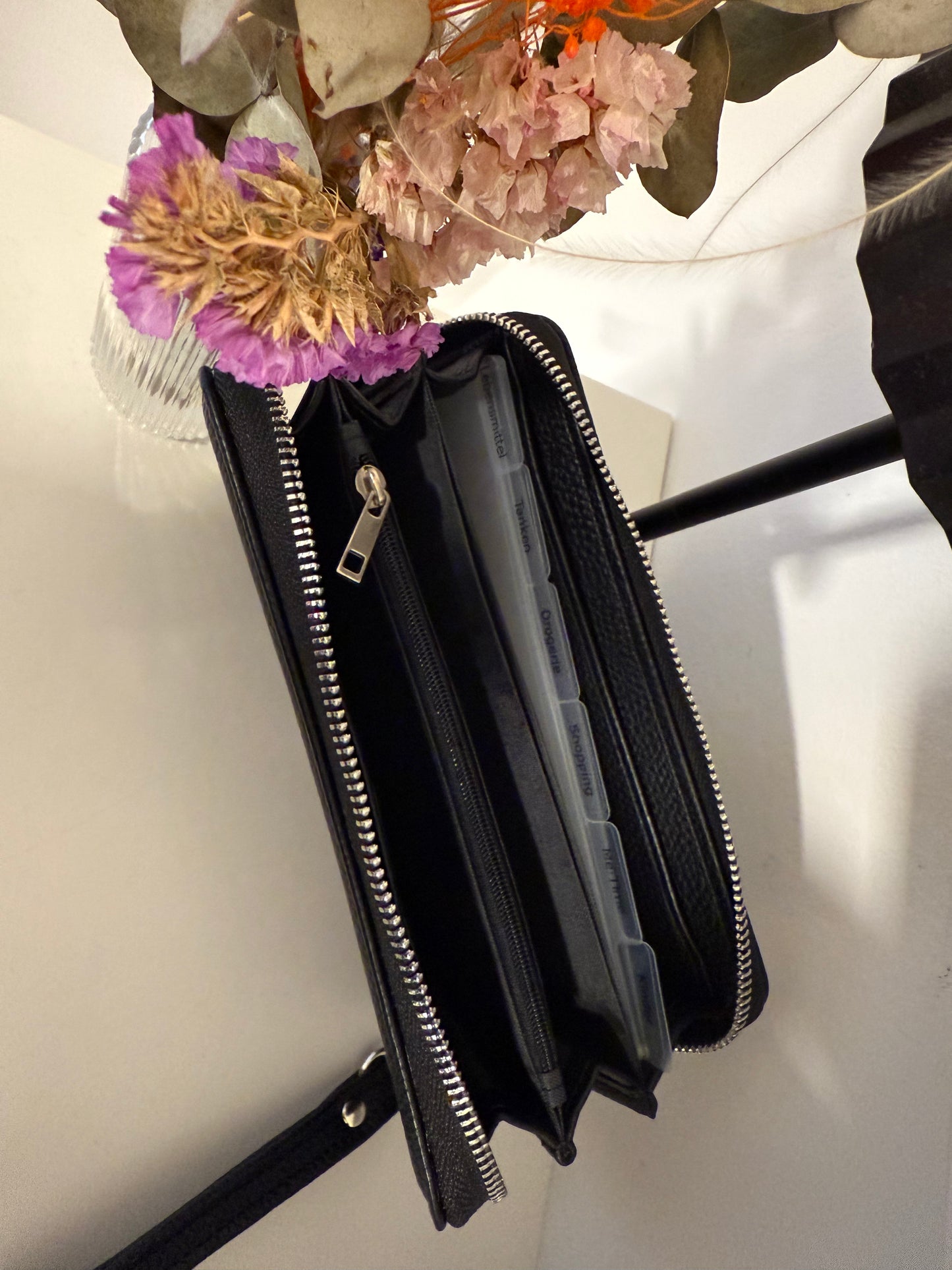 Black Wallet Vorverkauf